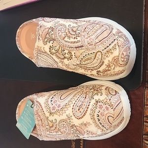 SIZE-9 VERA BRADLEY MULES NWT